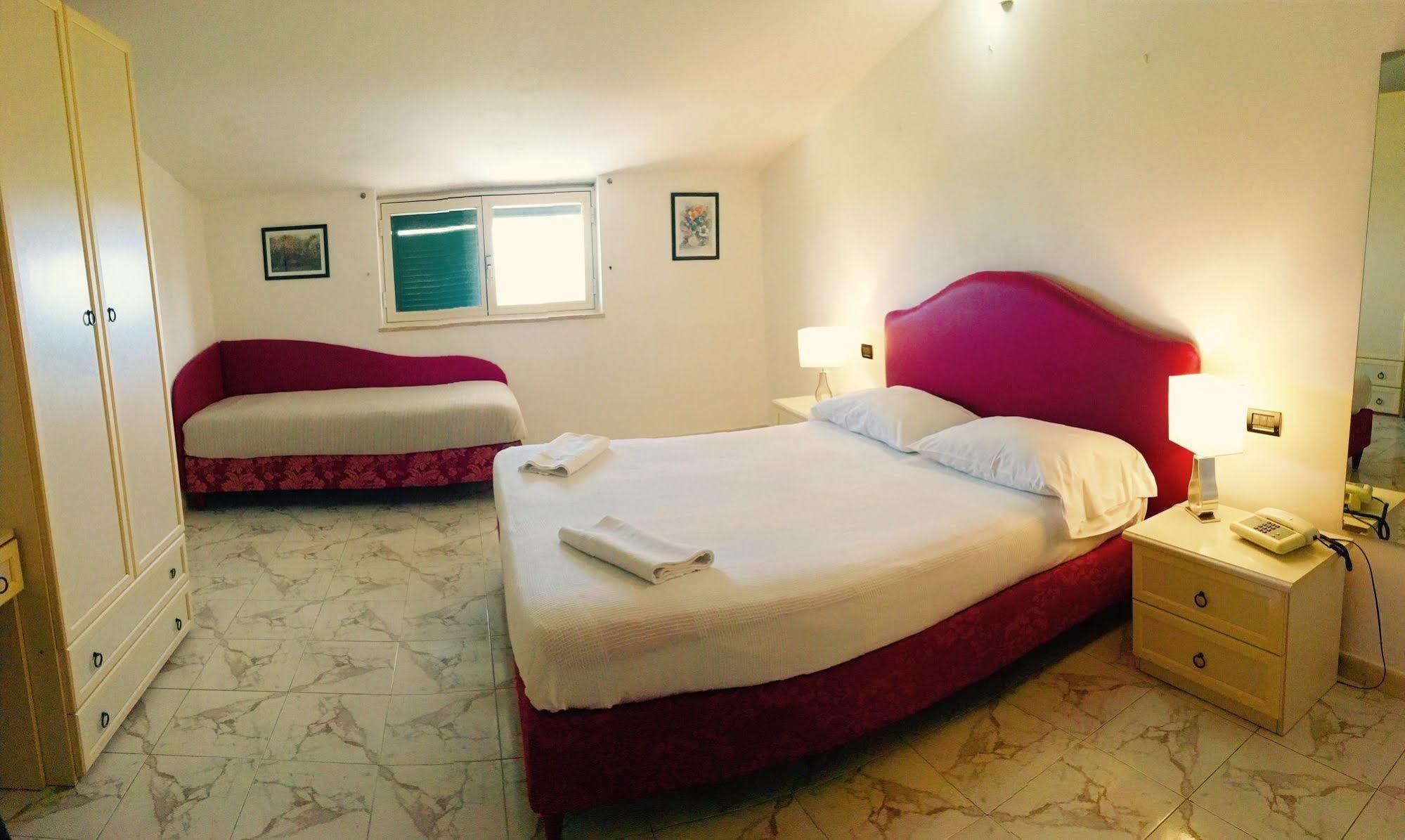 Hotel Villa Pirotta サンニカンドロ・ディ・バーリ エクステリア 写真
