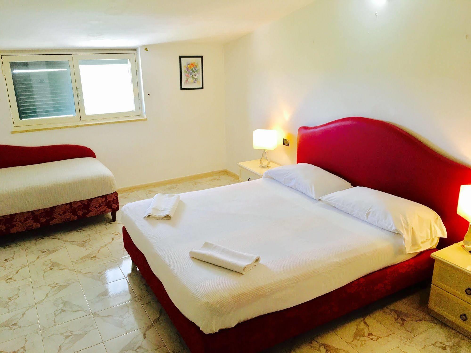 Hotel Villa Pirotta サンニカンドロ・ディ・バーリ エクステリア 写真
