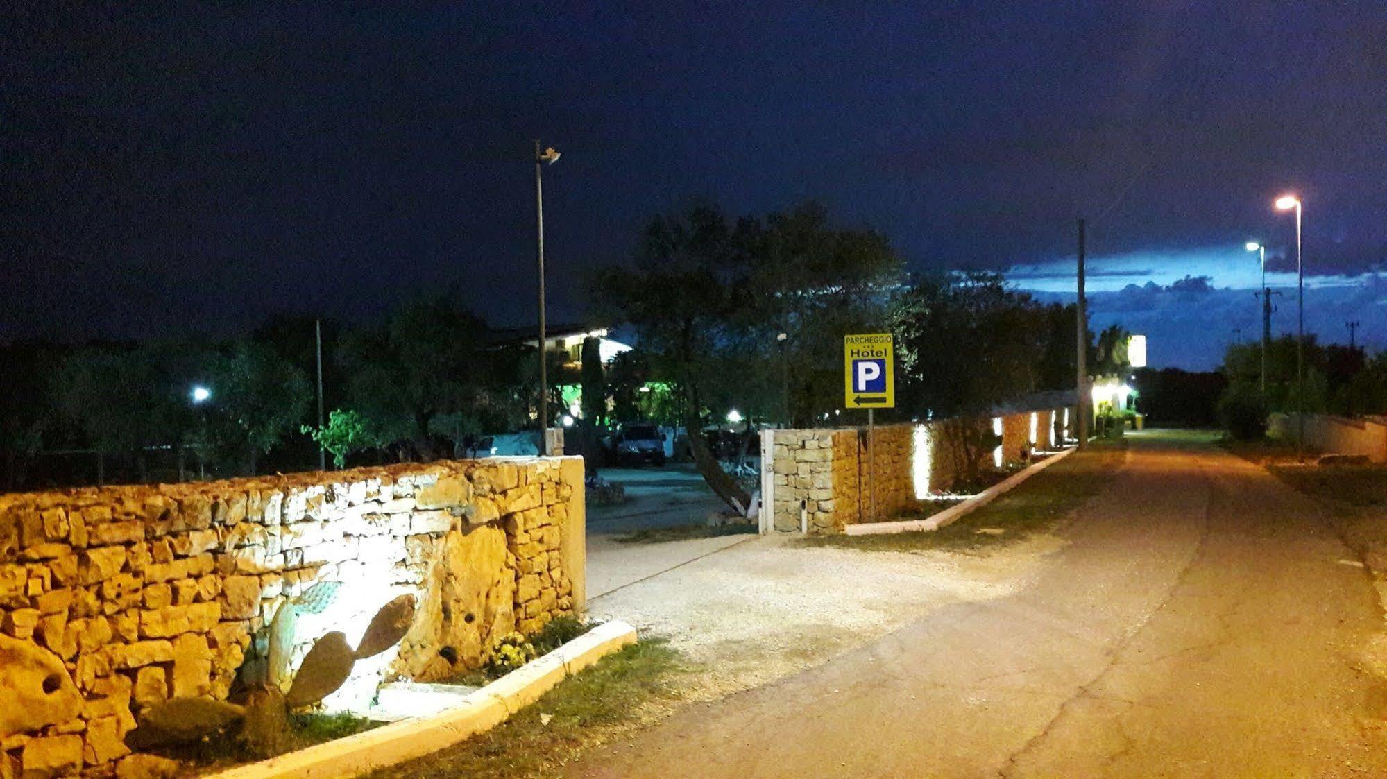 Hotel Villa Pirotta サンニカンドロ・ディ・バーリ エクステリア 写真