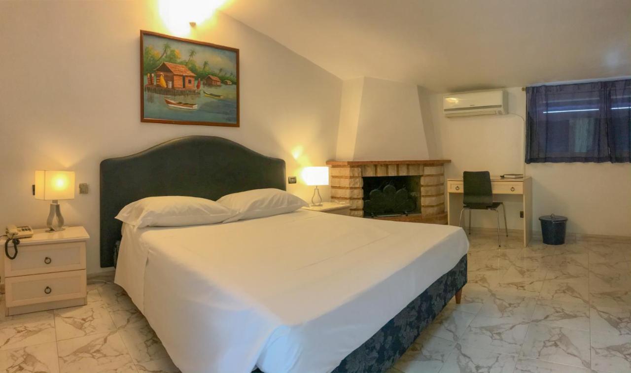 Hotel Villa Pirotta サンニカンドロ・ディ・バーリ エクステリア 写真