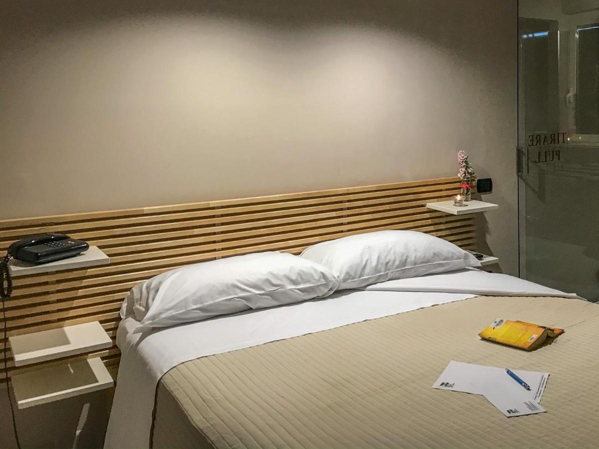 Hotel Villa Pirotta サンニカンドロ・ディ・バーリ エクステリア 写真